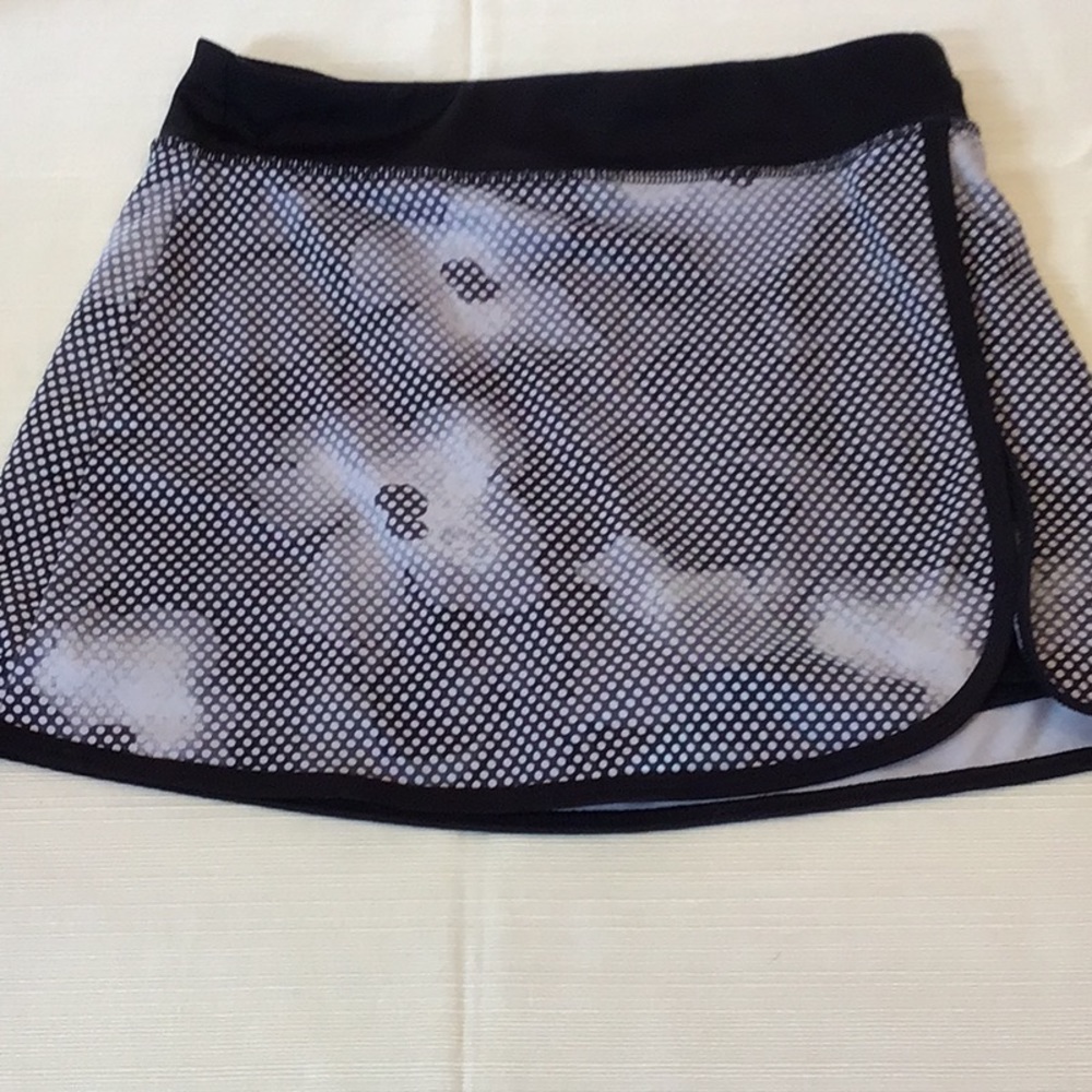 ☘️2/$10☘️Dansk Dry More size M 7-8 skort very nice